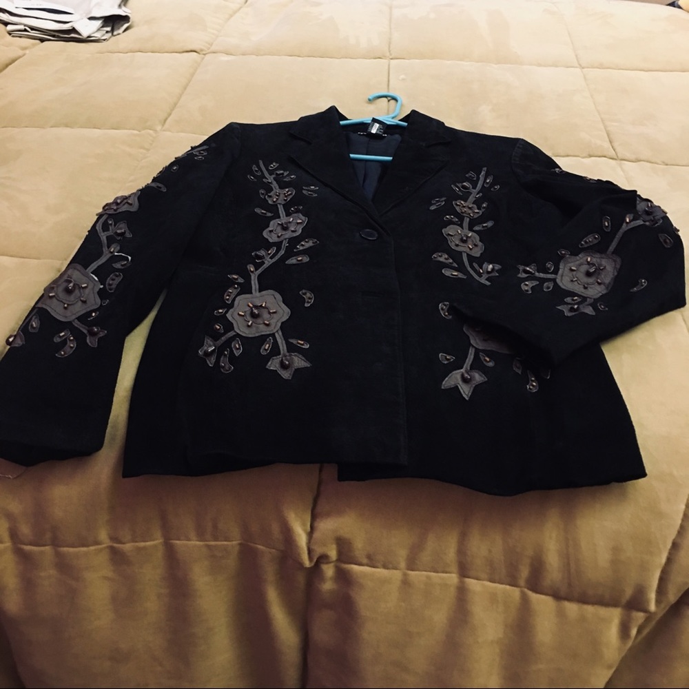 Blazer - Picture 2 of 3